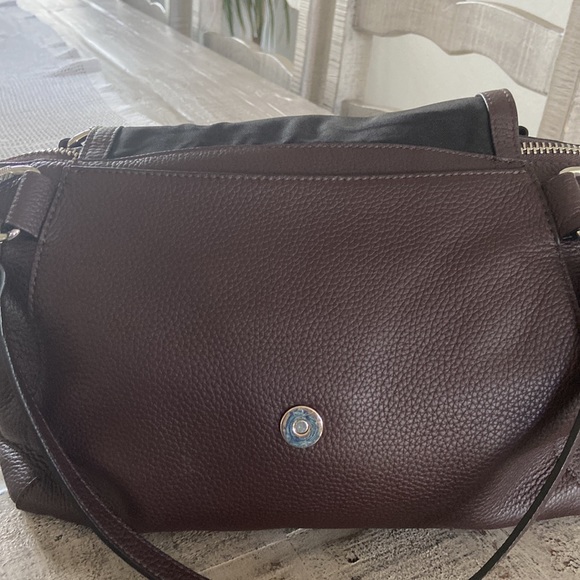 Vince Camuto leather handbag. EUC - Picture 7 of 11